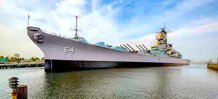 Wisconsin Battleship 5-min Walk - Portsmouth, VA