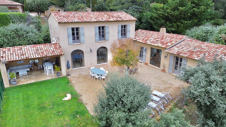 Villa Provençale Pour 10 Personnes Avec Piscine. - Rousset