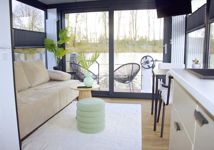 Charming Tiny Houseboat Escape Near Amsterdam - Nordholland