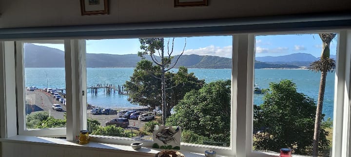 The Serene Home Overlooking The Harbour - Ōmāpere