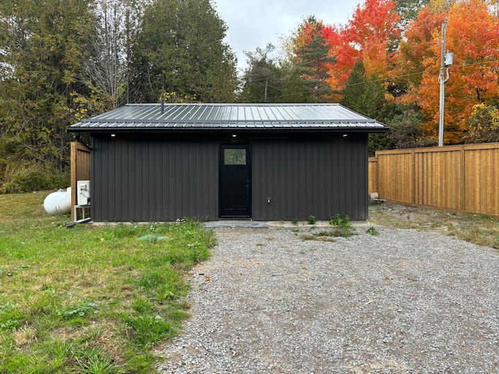 Secluded Modern Getaway - Cobourg