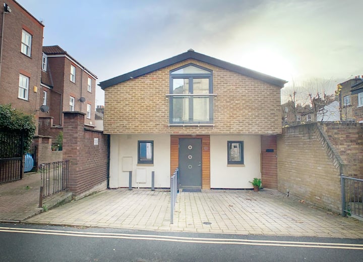 3 Bed House In Richmond-parking - ブレントフォード