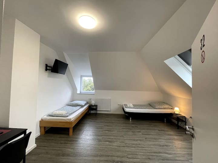 Hostel Suite With Sharing Kitchen & Bath No. 34 - Brühl