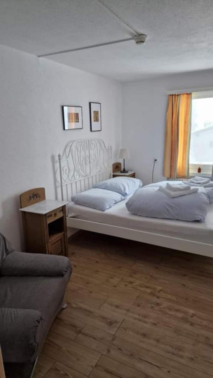 Preiswertes Zimmer Für 2 Personen In Den Alpen - Valbella