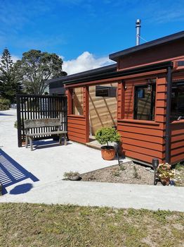 Best large villa rentals in Westport, New Zealand on cozycozy