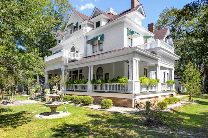 Ross Mansion: Luxury Bnb - Hattiesburg, MS