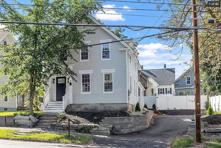 Charming Sun-filled Home Near Downtown Concord - コンコード, NH