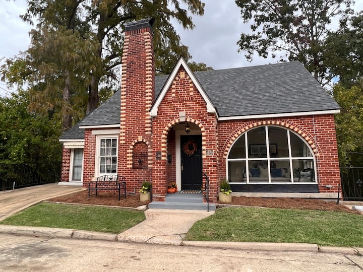 4 Bedroom Bungalow On Bayou W/ Game Room And Patio - Natchitoches, LA