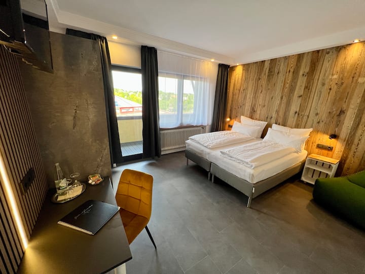 Gemütliches Doppelzimmer Im Hotel Schinderhannes - Weiskirchen