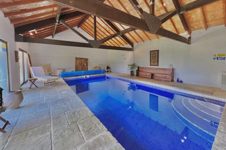 Rosedale Cottage | Large Pool! | Pass The Keys - Llanelli