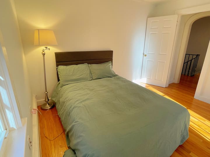 1 Room, 1 Bed, 1 To 2 People - Waltham, MA