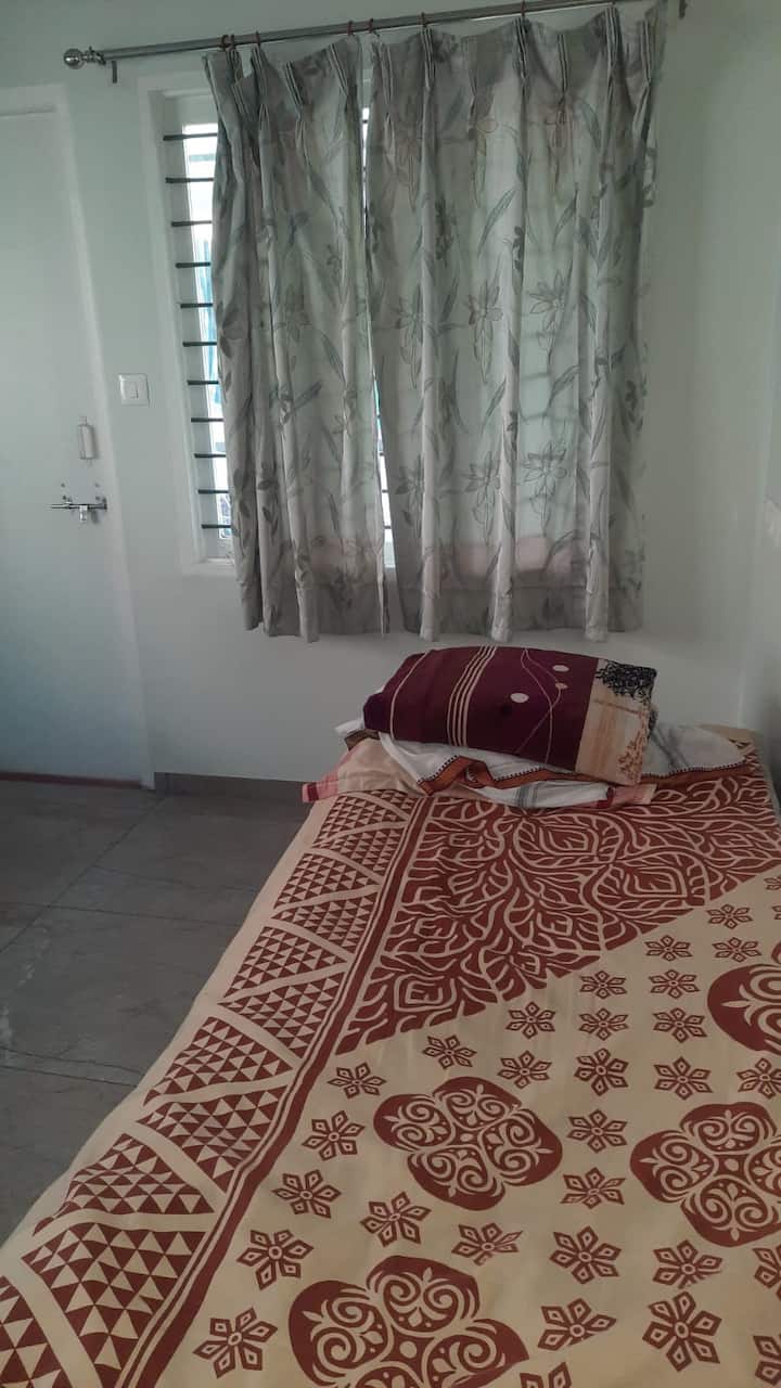 Home Stay Room With Attach Bath. - Gandhinagar