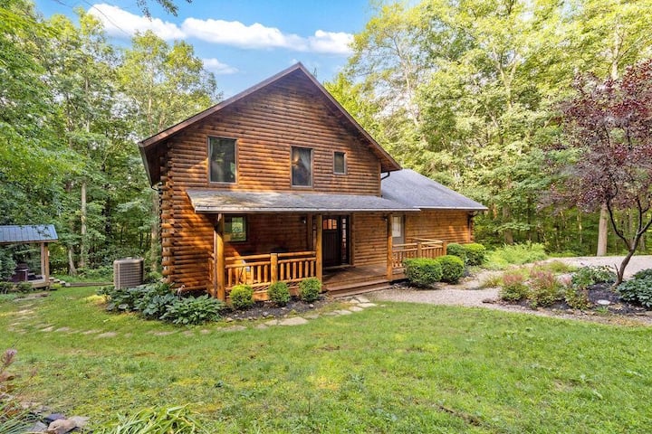 Cozy 4 Bedroom Cabin W/ Hot Tub — Great For Kids! - Logan, OH