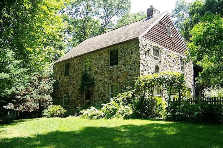 The Stone Home: Woodland Retreat - Hanover, PA
