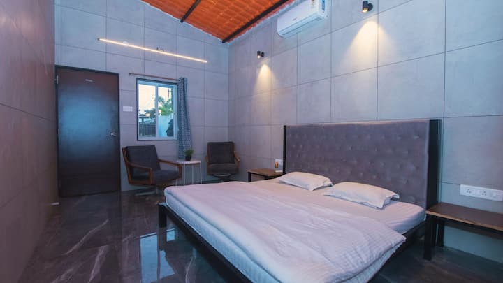 Private Room W/shared Pool And Workspace - Lonavla