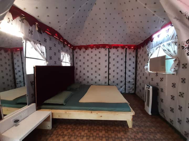 Tent With Double Bed. - 馬泰蘭