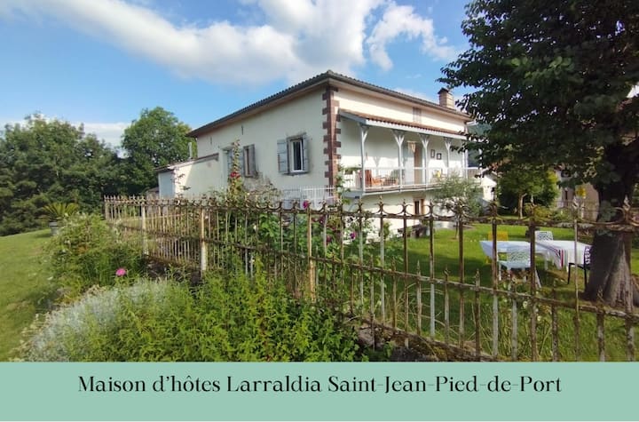 Maison D'hôtes Larraldia - Saint-Jean-Pied-de-Port