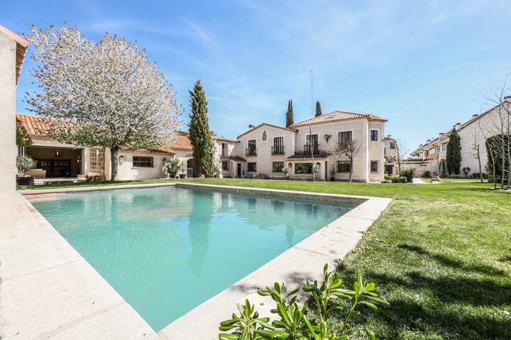 Stunning 13th Century Luxury Villa | Garden & Pool - Ávila