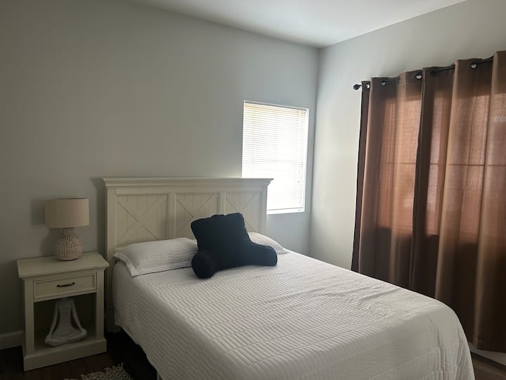 Room In Private Residence - Temecula, CA