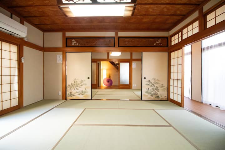 One Building With A Traditional Japanese Courtyard - 岸和田市