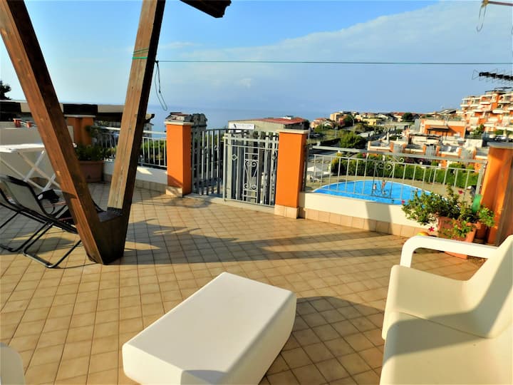 Top Apartment With Sea&pool View - Pizzo