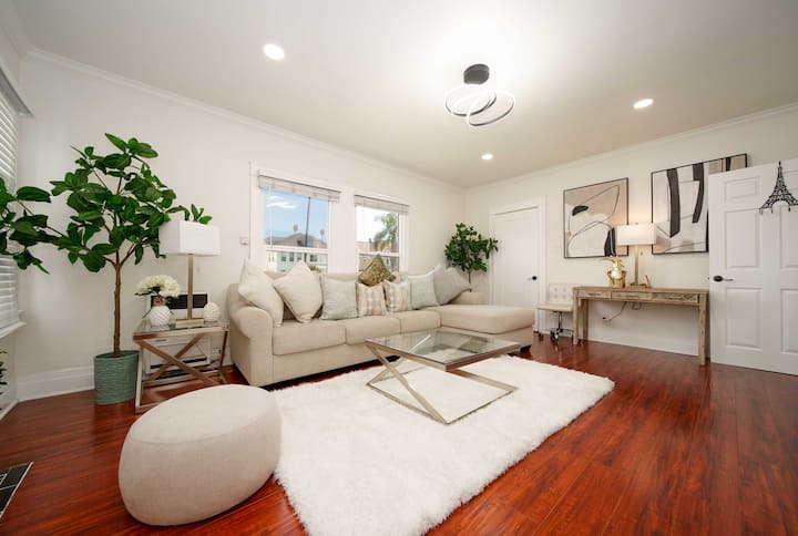 Explore Ktown & Usc From Our Chic 3br W/parking - Inglewood, CA