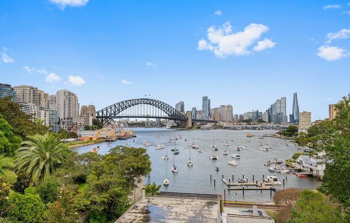 The Iconic Sydney Harbour Bridge View, Train Ferry - Crows Nest, Australia