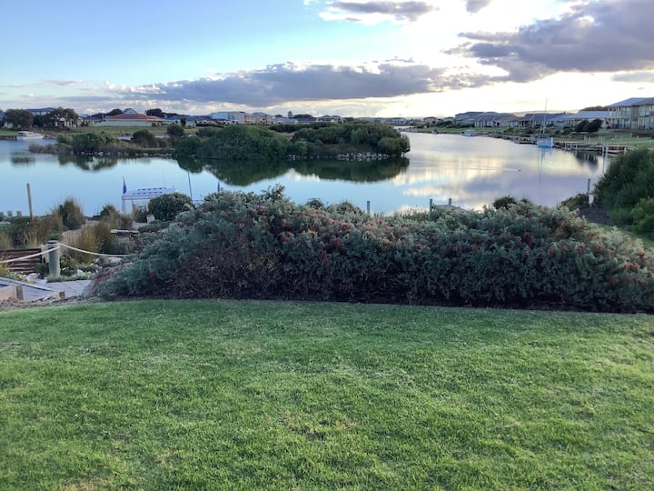 Whole House With Great Views, Open Plan Living For Family And Friends To Enjoy. - Hindmarsh Island