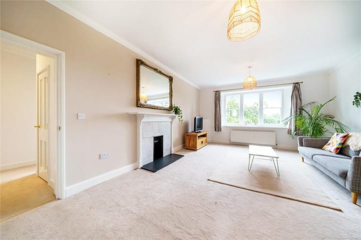 2 Double Bedroom 2 Bath Luxury Apartment - Guildford