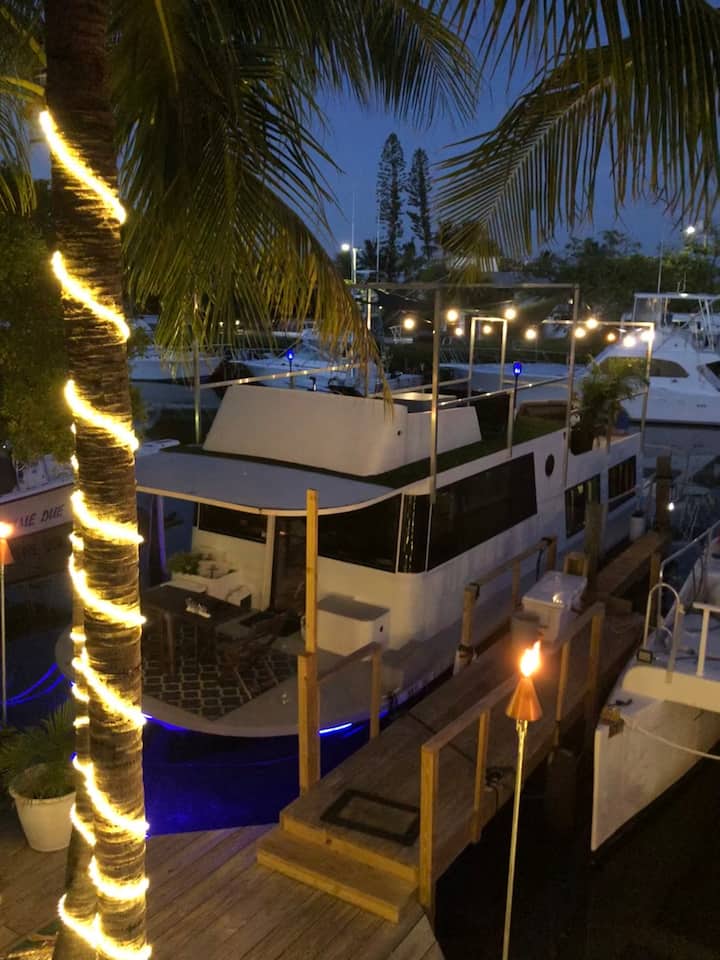 Clean Houseboat W/ Great Wi-fi,luxury On The Water - Islamorada