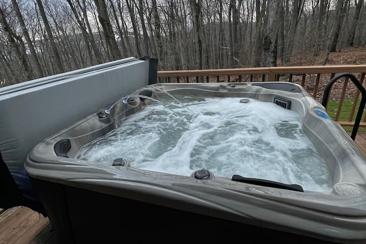 Private Hot Tub, Free Shuttle, And Large Space! - Laurel Hill State Park, PA