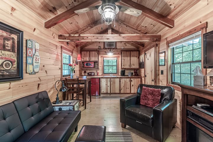 Beautiful Cabin In Woods - Tiny House Experience - Indiana