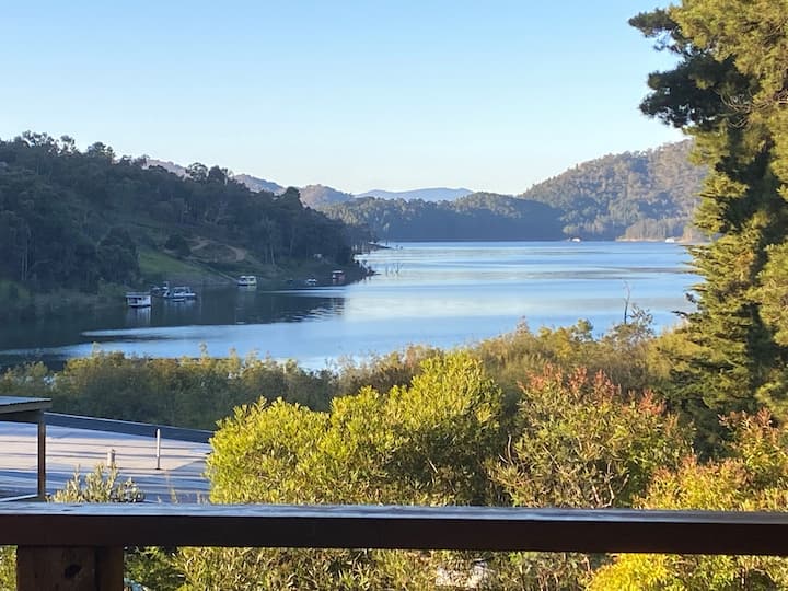 Taylor Bay House - Relax Lakeside With Views Of Lake Eildon - Eildon