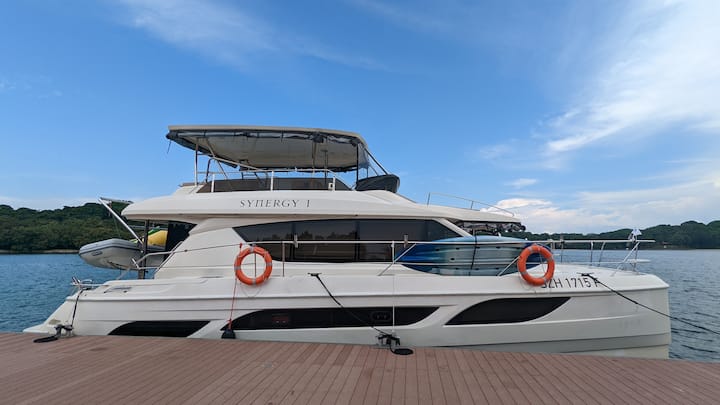 Catamaran Yacht Stay On Southern Islands - 싱가포르