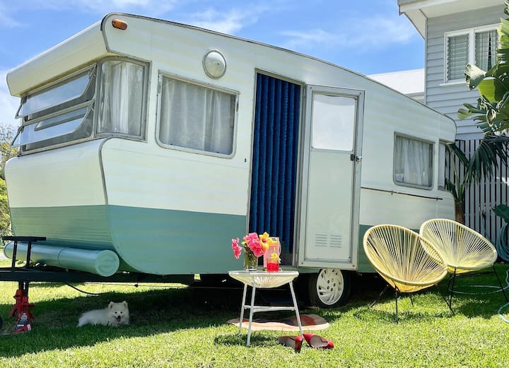 Super Cute Vintage Caravan Harry - 班加洛