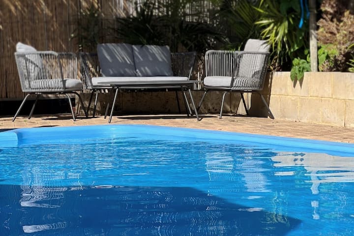 Cosy, Private Guest House W/ Pool And Free Parking - Rockingham