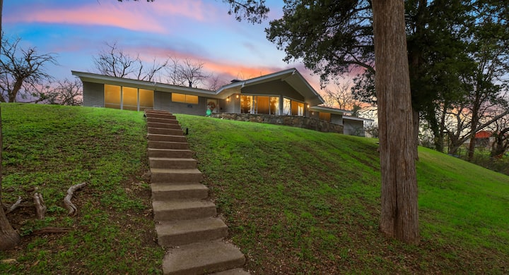 One Of A Kind Ranch Home Tucked Away On 2 Acres! - DeSoto, TX