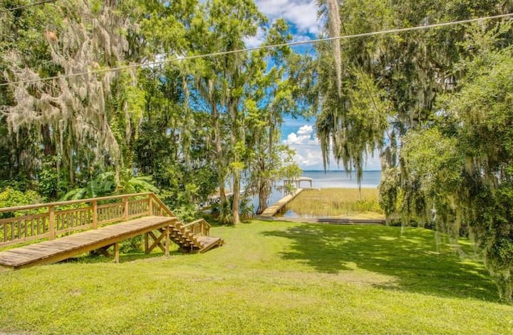 Lakefront Home With Boat Dock - Lake Harris, FL