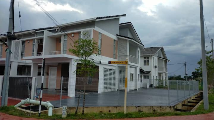 Muslim Homestay @ The Ahmad's Residence - Batang Kali