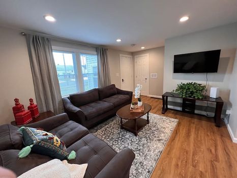 Vacation rentals & Airbnbs in Angola on the Lake, NY cozycozy