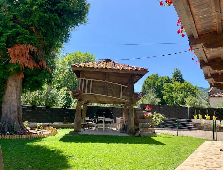 Casa Rural Ancámaruja, Con Hórreo Y Finca Privada - Posada de Valdeón