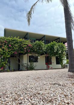 Coffin Bay Apartments and Condos For Rent cozycozy