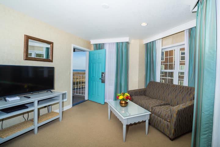 Queen Suite W/jetted Tub Partial Ocean View - Cannon Beach