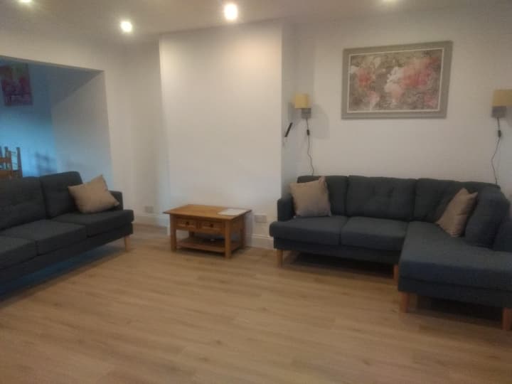 Cheltenham 3 Bed Newly Renovated With Parking - 첼트넘