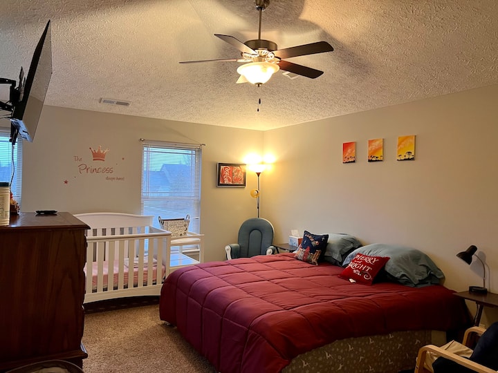 Private Master Bedroom Near Purdue Campus - West Lafayette, IN