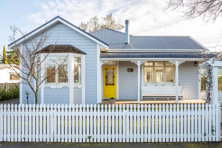 Picture Perfect In The Heart Of The Village - Carterton