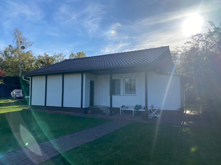 Kleines Haus Mit Terrasse Und Schönem Garten - ドイツ ハレ