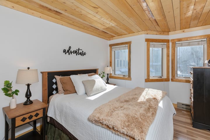 Private 1/1 W/ Pool & Hot Tub! - Ouray, CO