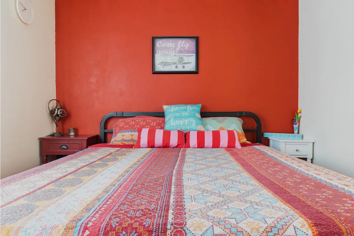 Beautiful Charming Room By White-sand Beach! - Huntington Beach, CA