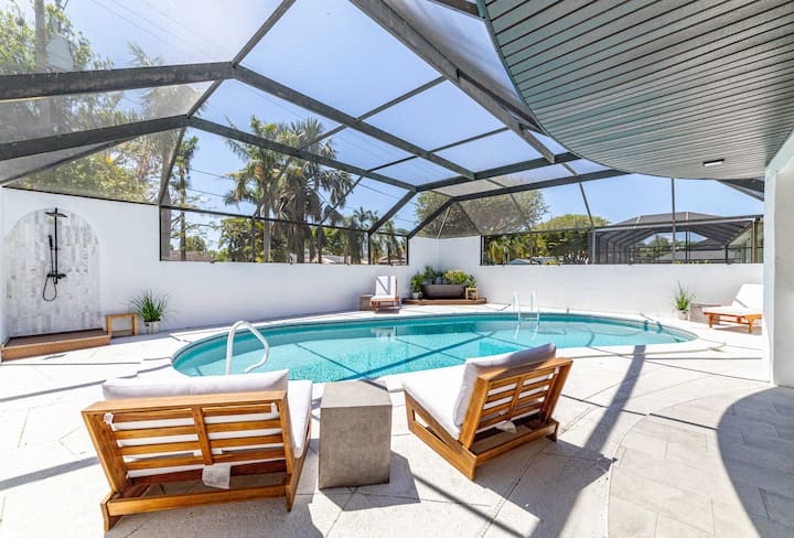 Stay In Luxury! 3bd Home W/pool Near Dt & Beaches - Fort Myers, FL